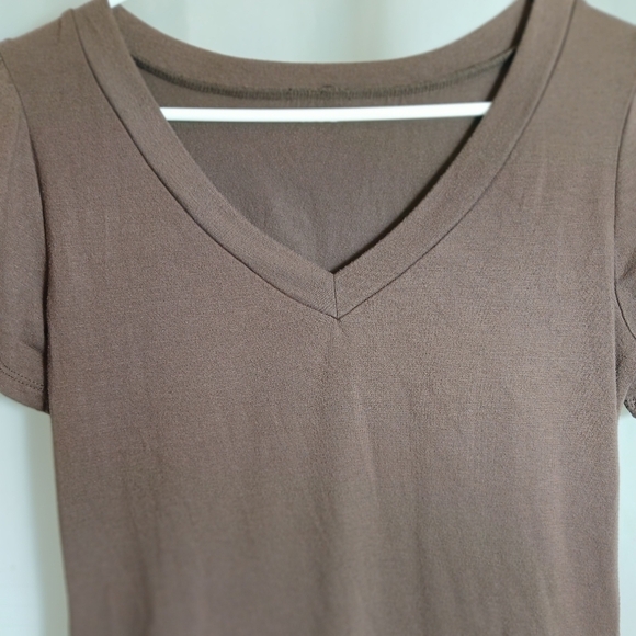 (#437) Unbranded Brown V-Neck Cuffed Sleeve Shirt Size Medium - Picture 2 of 11
